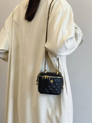 Quilted Chain Strap Crossbody Bag in Black, close-up detail