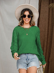 Green diamond-cut raglan knit sweater with crew neck and long sleeves.