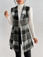 Sleeveless plaid blazer dress in black and white, buttoned front, notched lapel, A-line cut.