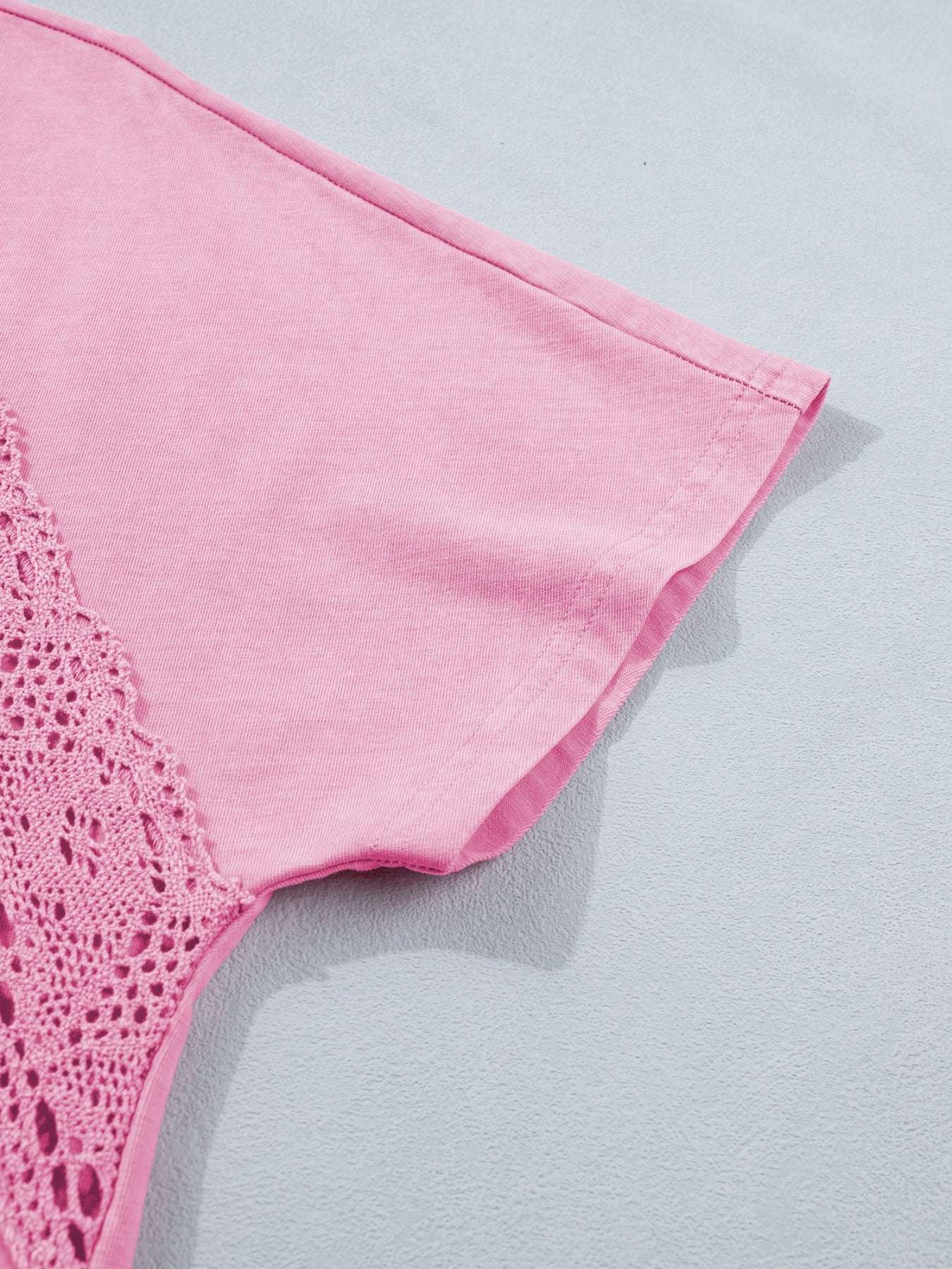 Pink cotton t-shirt with lace detail and short sleeves