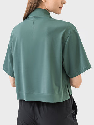 Cropped polo sportif top in green with short sleeves and a collared neckline.