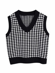 Houndstooth knit v-neck tank top in black and white.