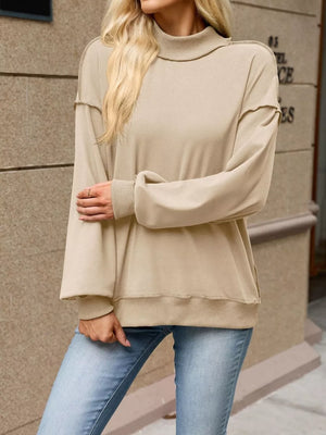 athleisure sweatshirt in Black with crew neck