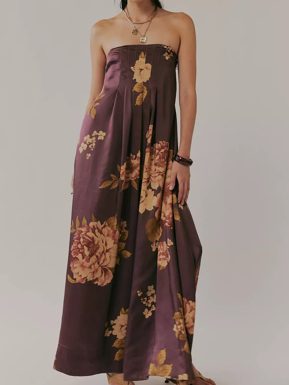 Maxi dress with gathered bodice and large floral print in brown.