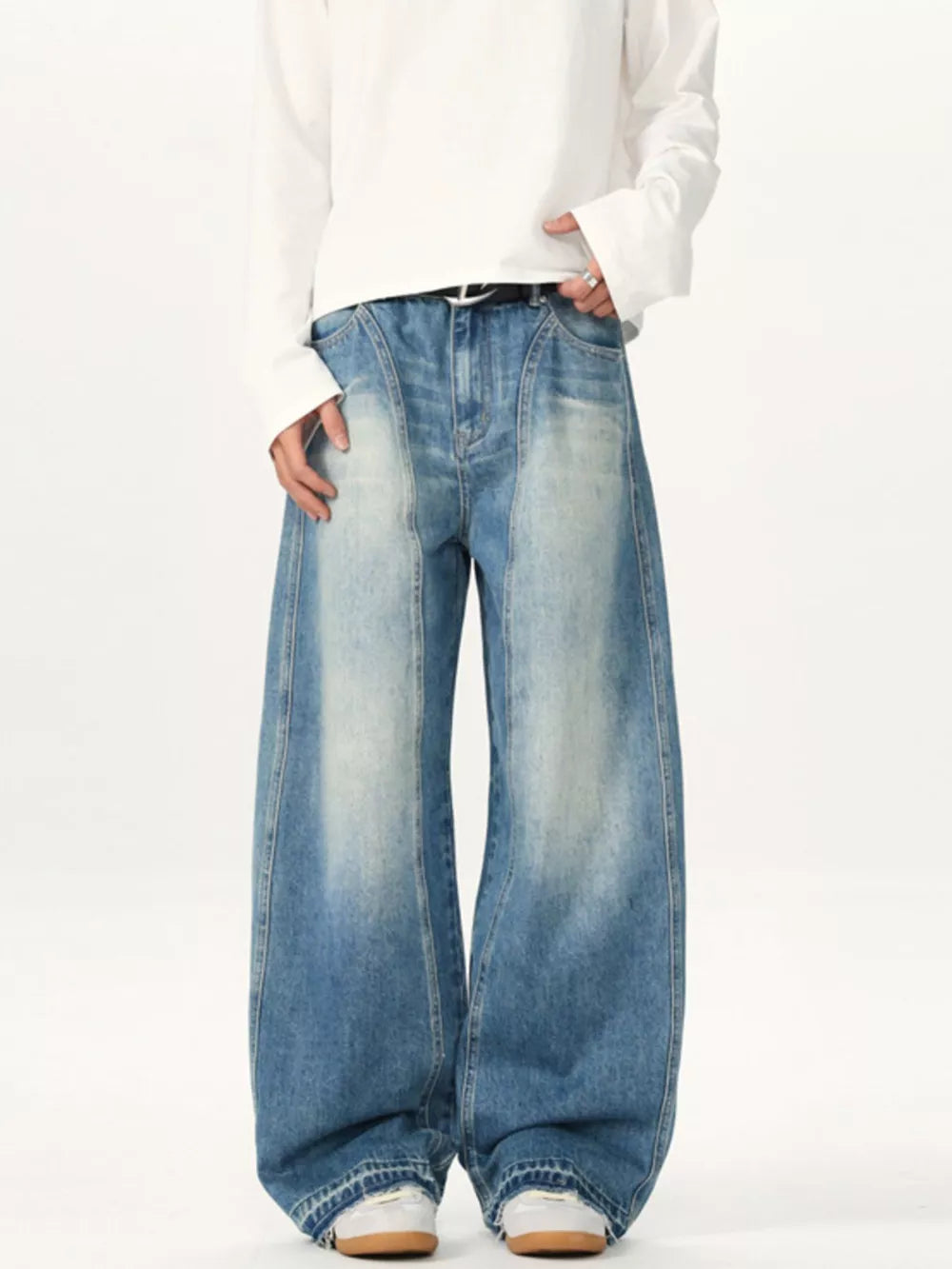 Relaxed fit baggy blue washed cotton jeans with a faded look.