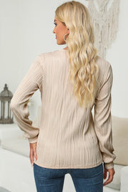 Textured wave crewneck pullover in Dust Storm with long sleeves and a casual fit.