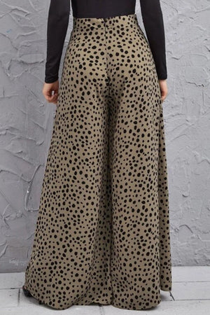 Spotted wide-leg palazzo trousers in dusty pink with a high waist and flowing silhouette.