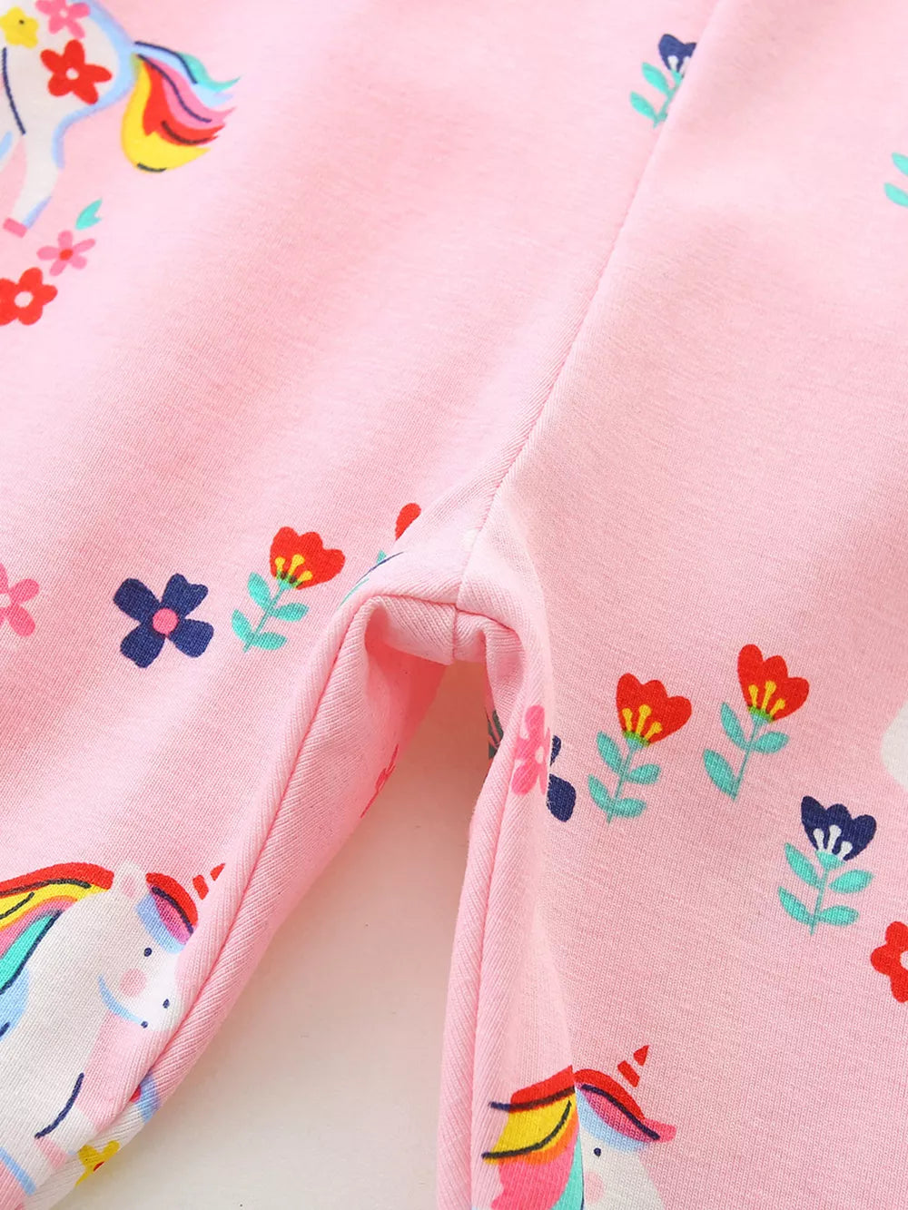 Toddler leggings in pink cotton with a unicorn and floral print.