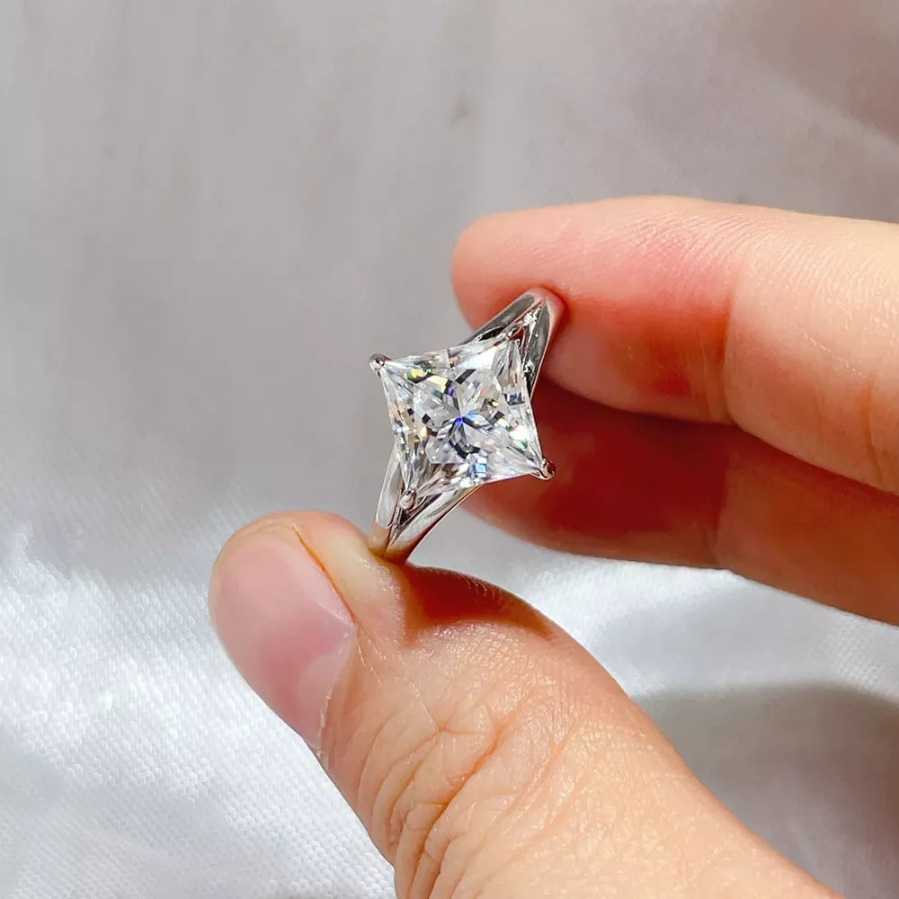 0.3 Carat 925 Sterling Silver Solitaire Ring, model styling view