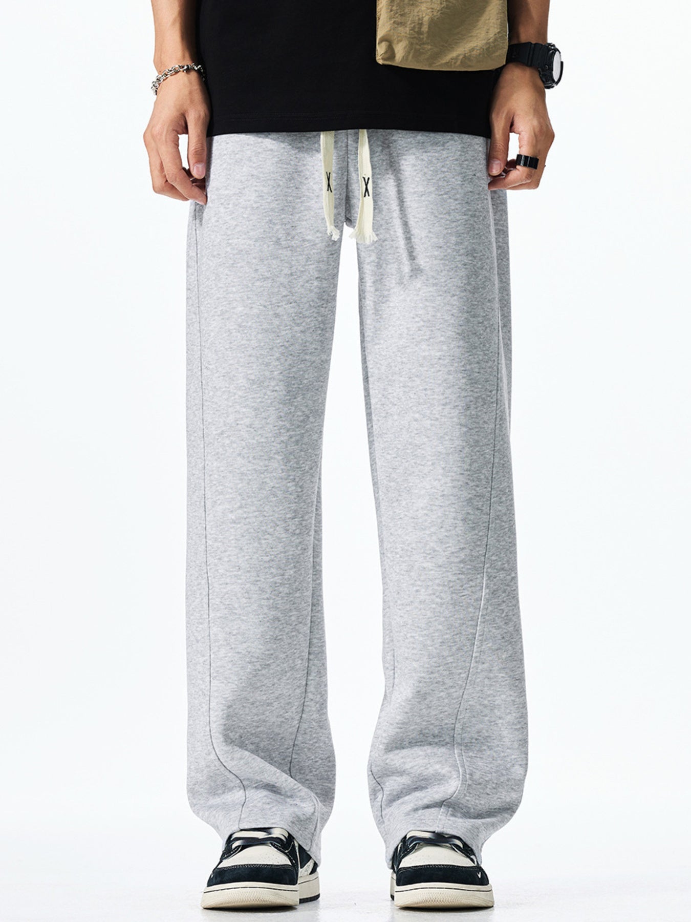 Men's grey casual loose-fit drawstring sweatpants with a relaxed fit and comfortable fabric.