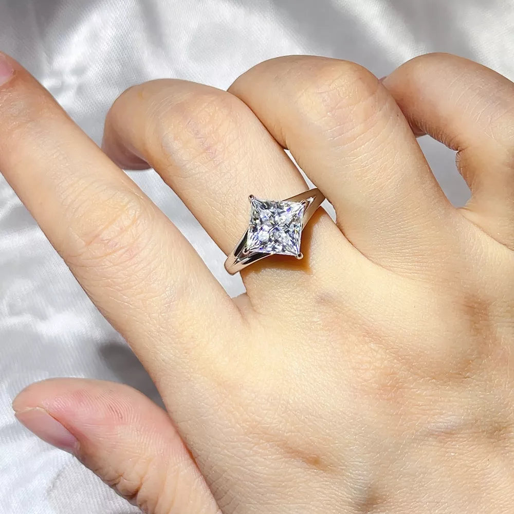 0.3 Carat 925 Sterling Silver Solitaire Ring, front view