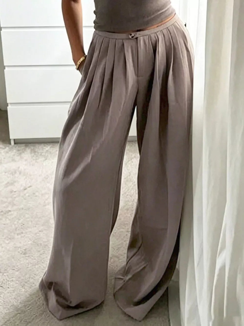 Wide-leg Pleated Pants in Khaki, close-up detail