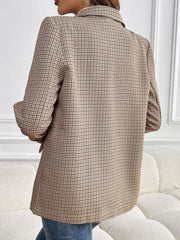 Houndstooth double-breasted blazer in camel with a tailored fit and classic collar.