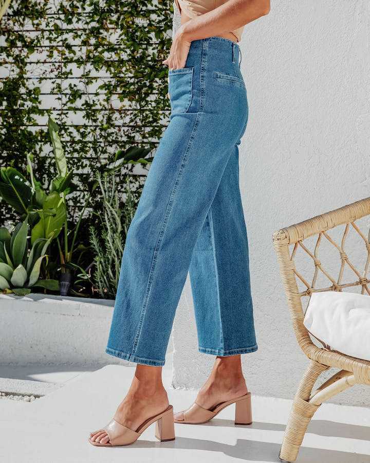 Button-front wide-leg cropped jeans in light blue denim with a high waist.