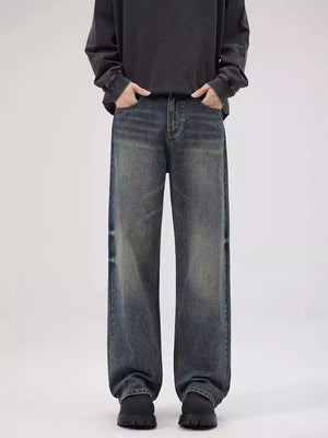 Men's relaxed fit blue wash denim jeans with a vintage look.