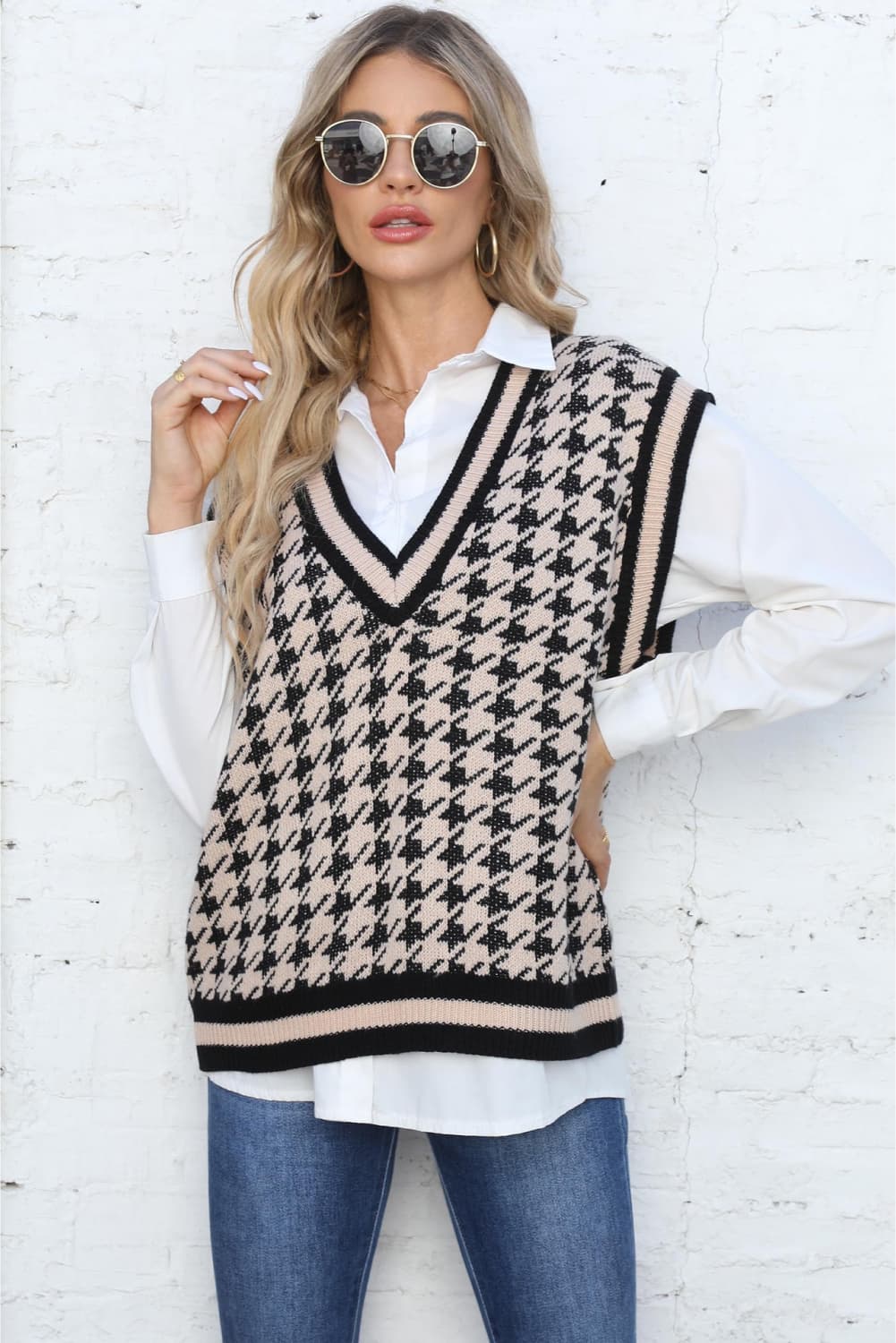 Houndstooth knit v-neck vest in apricot with black trim, acrylic.