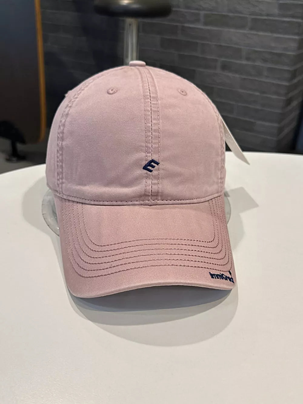 Leather Pink cotton baseball cap with embroidered E logo and curved brim