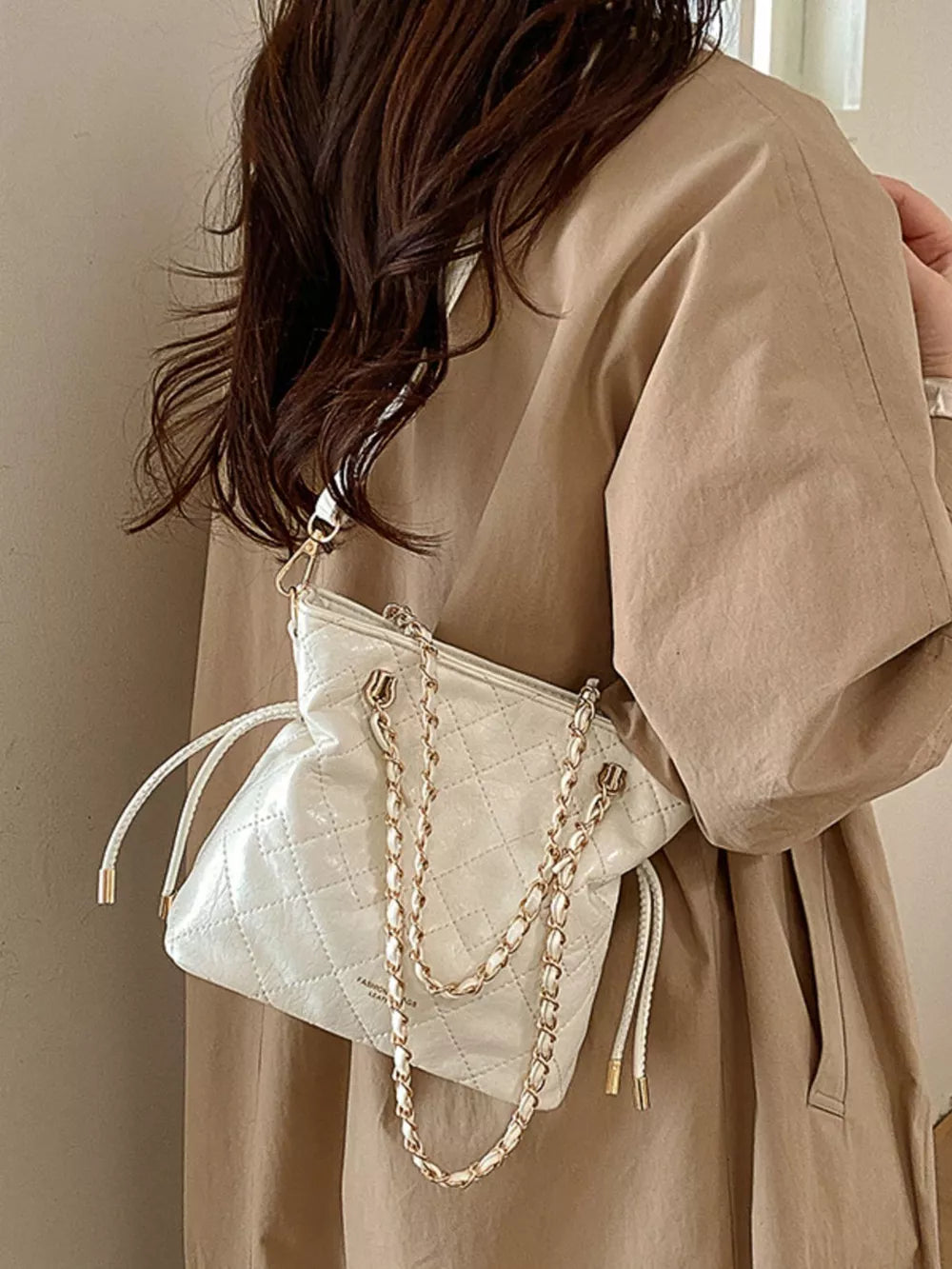 Pu Leather Crossbody Bag in White, fit detail