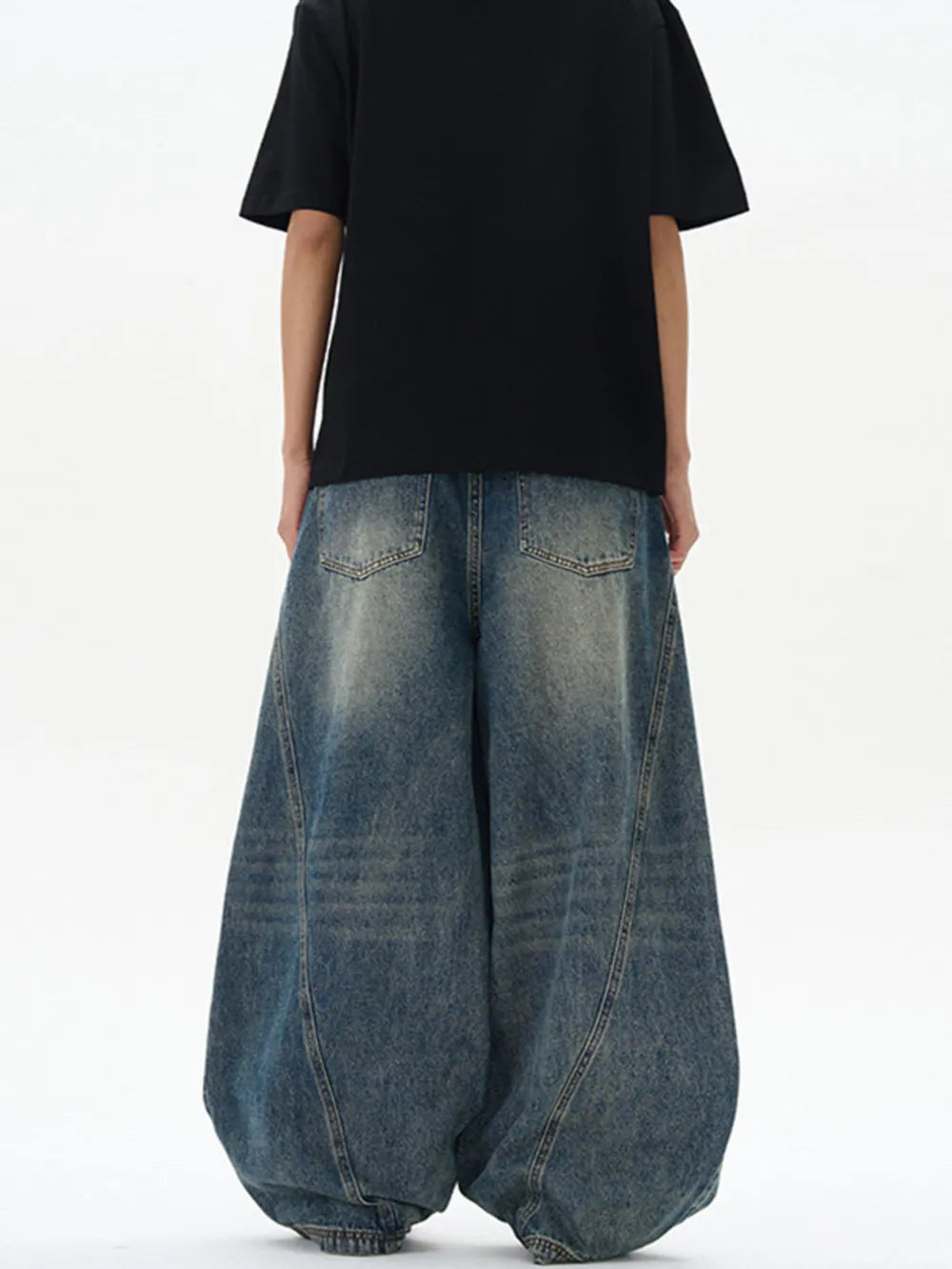 Oversized vintage-finish men's baggy jeans in distressed blue denim with a wide leg