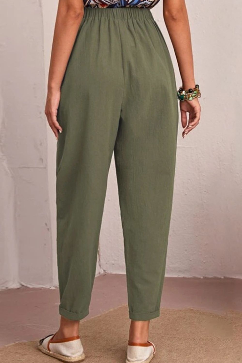 Relaxed linen tapered trousers in matcha green with elastic waist and cuffed hem.
