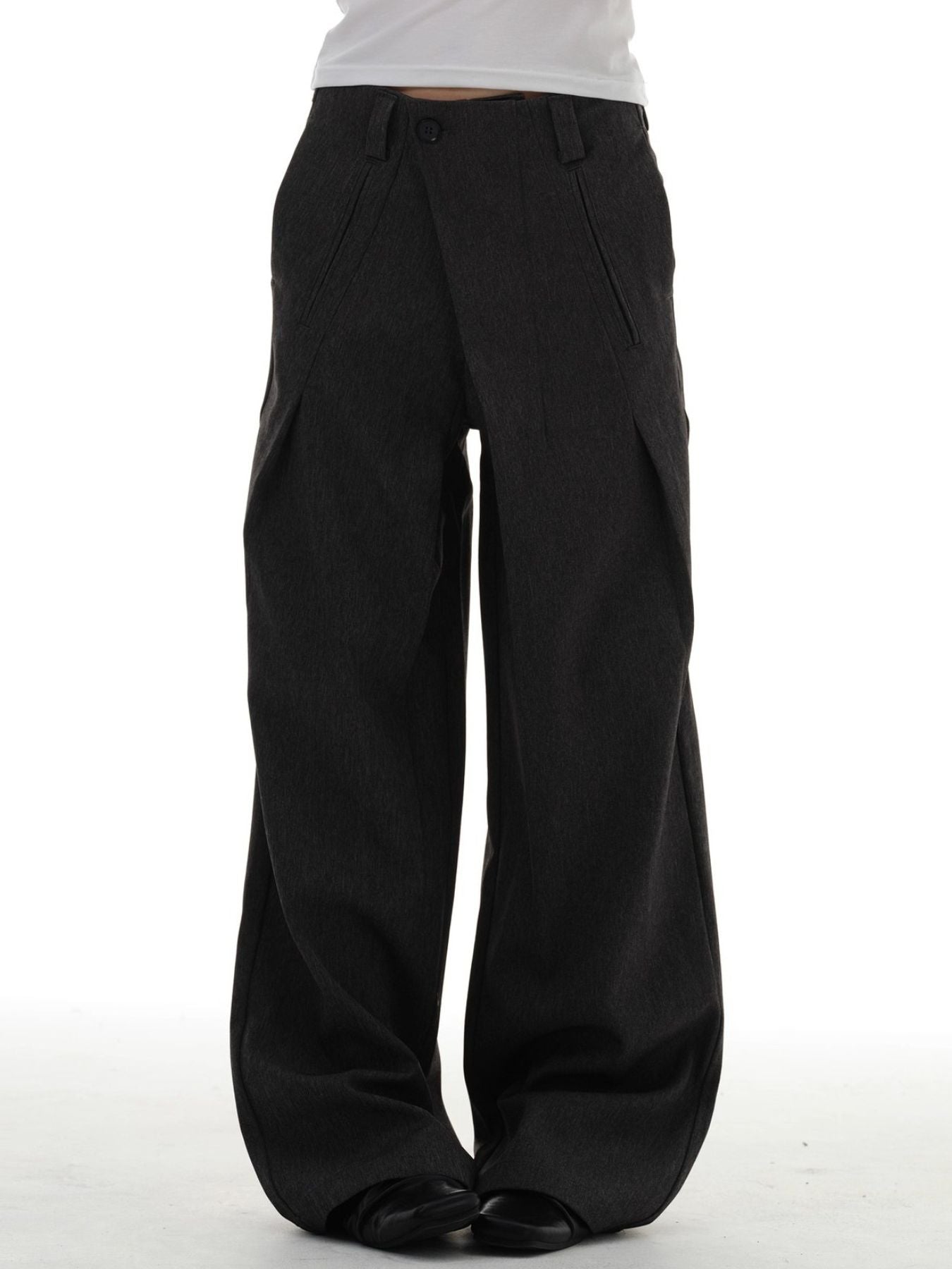 Men's black wide-leg pleated trousers with a comfortable drape.