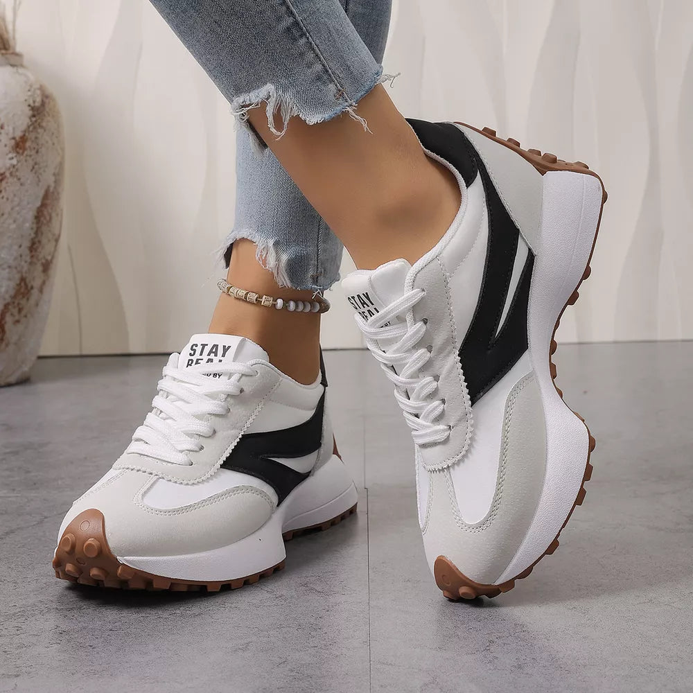 Color-blocked Platform Casual Sneakers in Black, fit detail