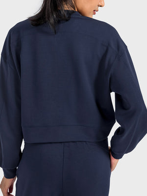 Dark blue cropped crewneck sweatshirt with gathered sleeves and ribbed hem