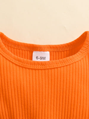 Orange-red ribbed baby set with a size tag.