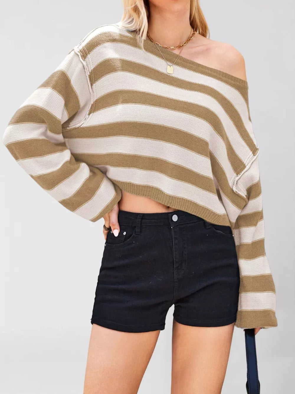 pullover sweater in Black with striped and ribbed