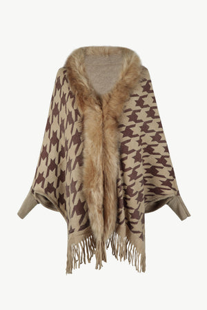 Beige houndstooth poncho with faux fur collar and fringe detail