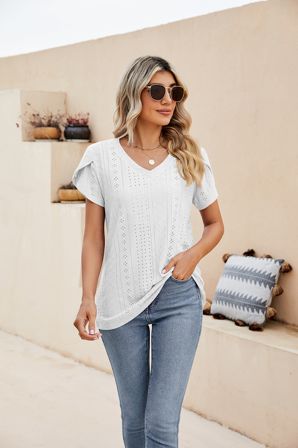 White perforated sleeve detail knit top with V-neck