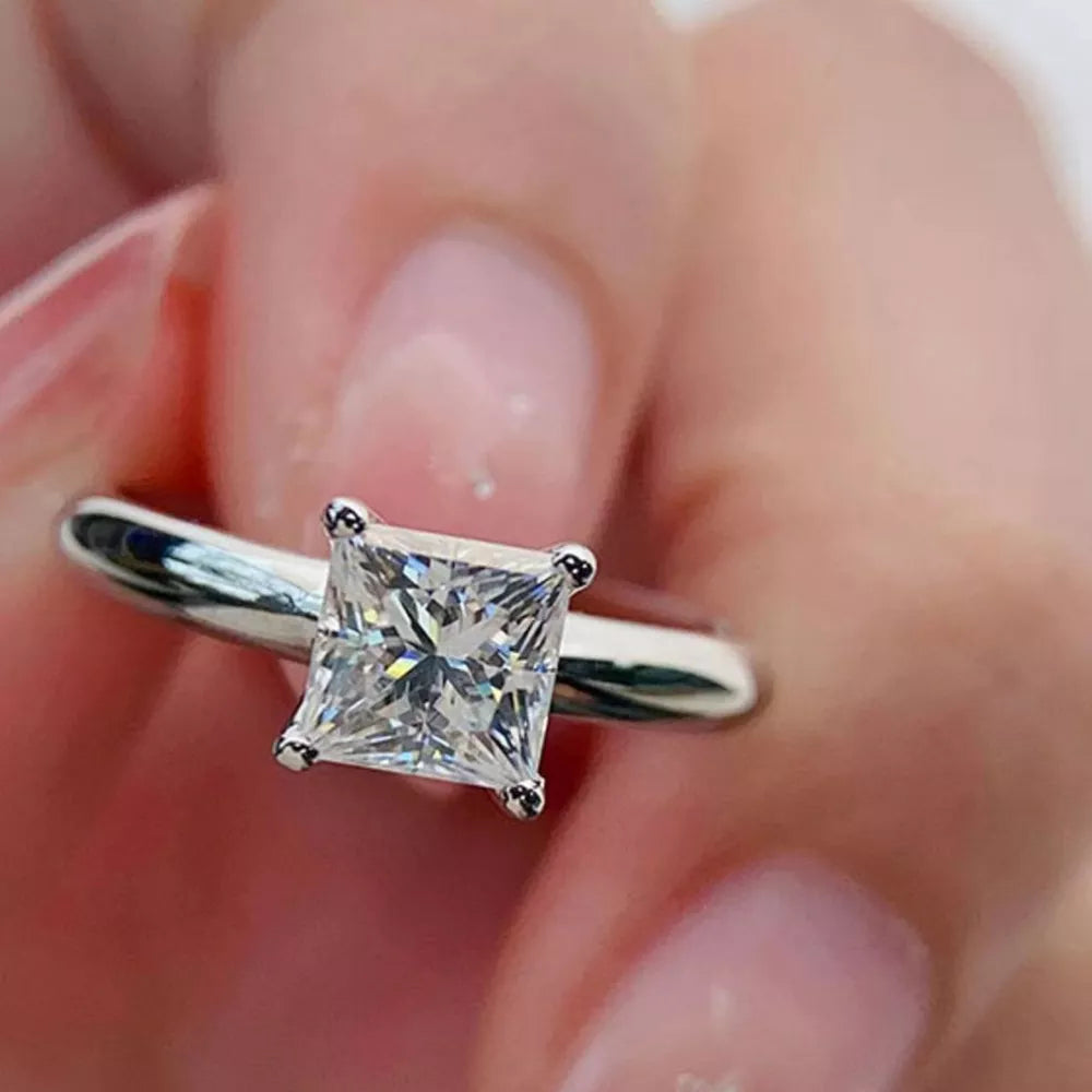 3 Carat 925 Sterling Silver Moissanite Ring, close-up detail