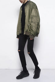 Distressed knee skinny jeans in dark cotton with a casual fit.