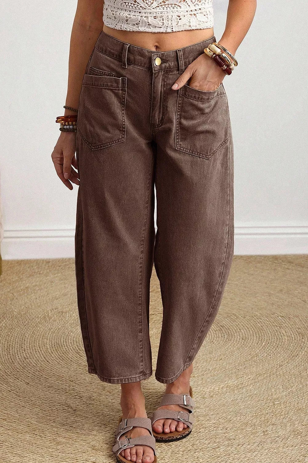 Solid Color Square Patch Pocket Barrel Jeans, model styling view