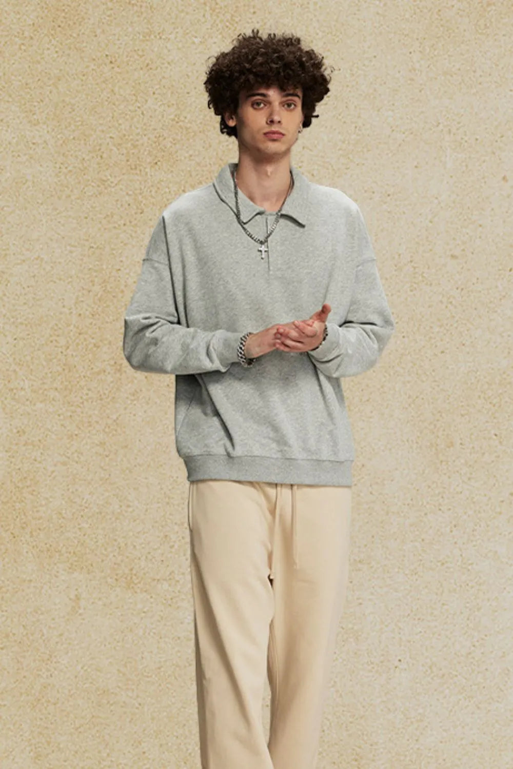Gray oversized polo sweatshirt with collar and long sleeves, made of soft cotton.