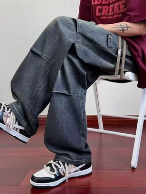 Oversized wide-leg jeans in dark blue denim with large front pockets and a relaxed fit.