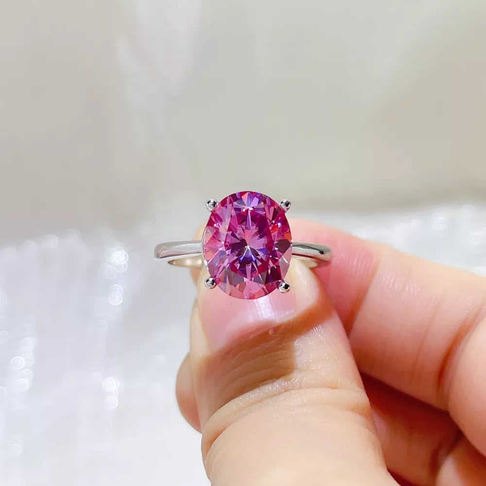 925 Sterling Silver Solitaire Moissanite Statement Ring, close-up detail