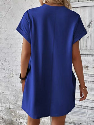 Relaxed tee dress in dark blue with cuffed short sleeves and pockets.