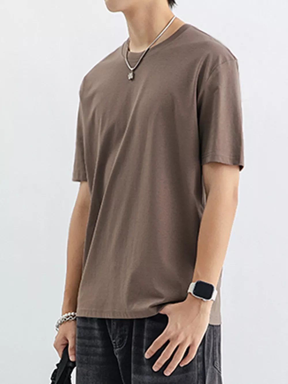Men's coffee cotton crew neck t-shirt with short sleeves.