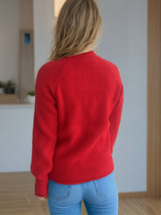 Raglan ribbed turtleneck sweater in scarlet, with a casual fit and long sleeves.