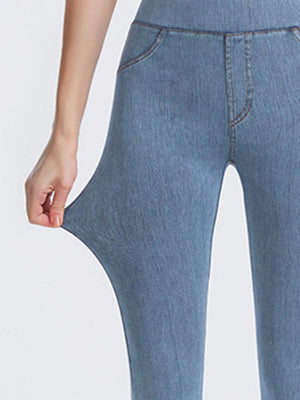 Denim illusion leggings in light blue with faux pocket detail and stretch fabric.