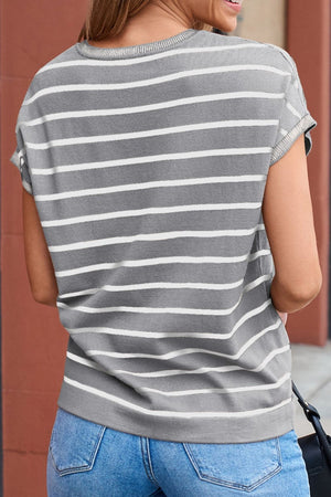 Boxy stripe t-shirt in light gray with white stripes and contrast trim on neckline and sleeves.