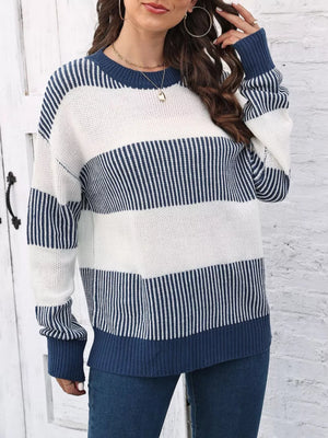 Cozy acrylic sweater with color block stripes in dark blue and white, crew neck.