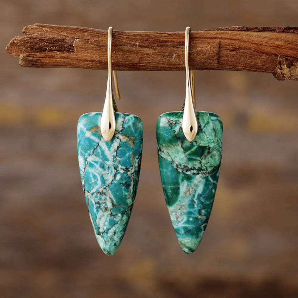Glitter vein stone drop earrings in gold and green with unique marbled patterns.