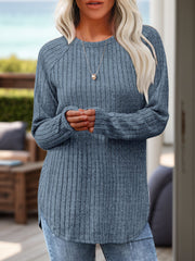 Dusty blue ribbed sweater with raglan sleeves and asymmetric hem