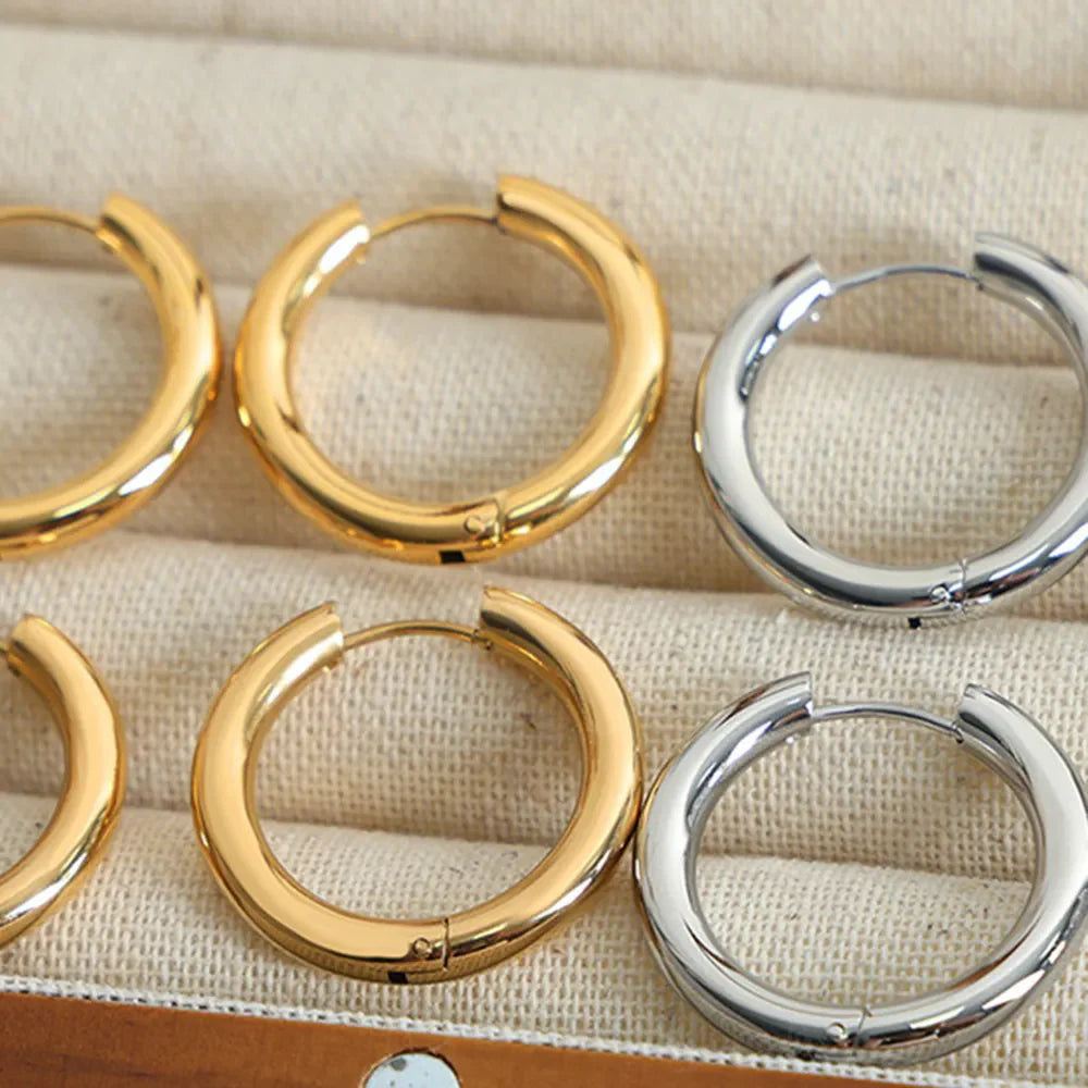Sculpted gold and silver hoop earrings, 18K gold-plated, casual accessories for women.
