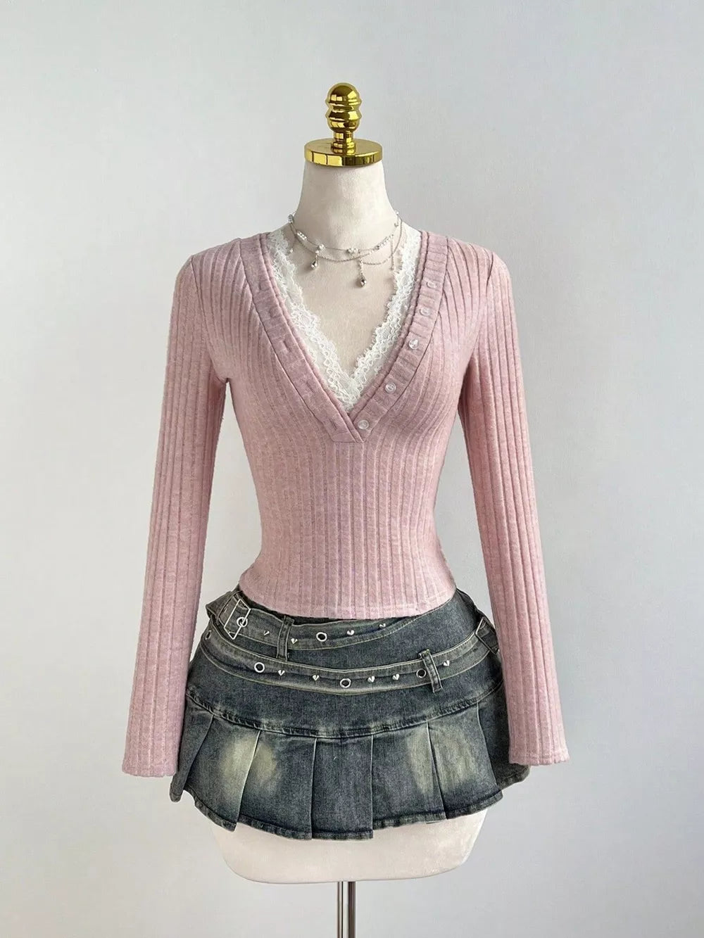 V-neck Lace Trim Ribbed Knit T-shirt, model styling view