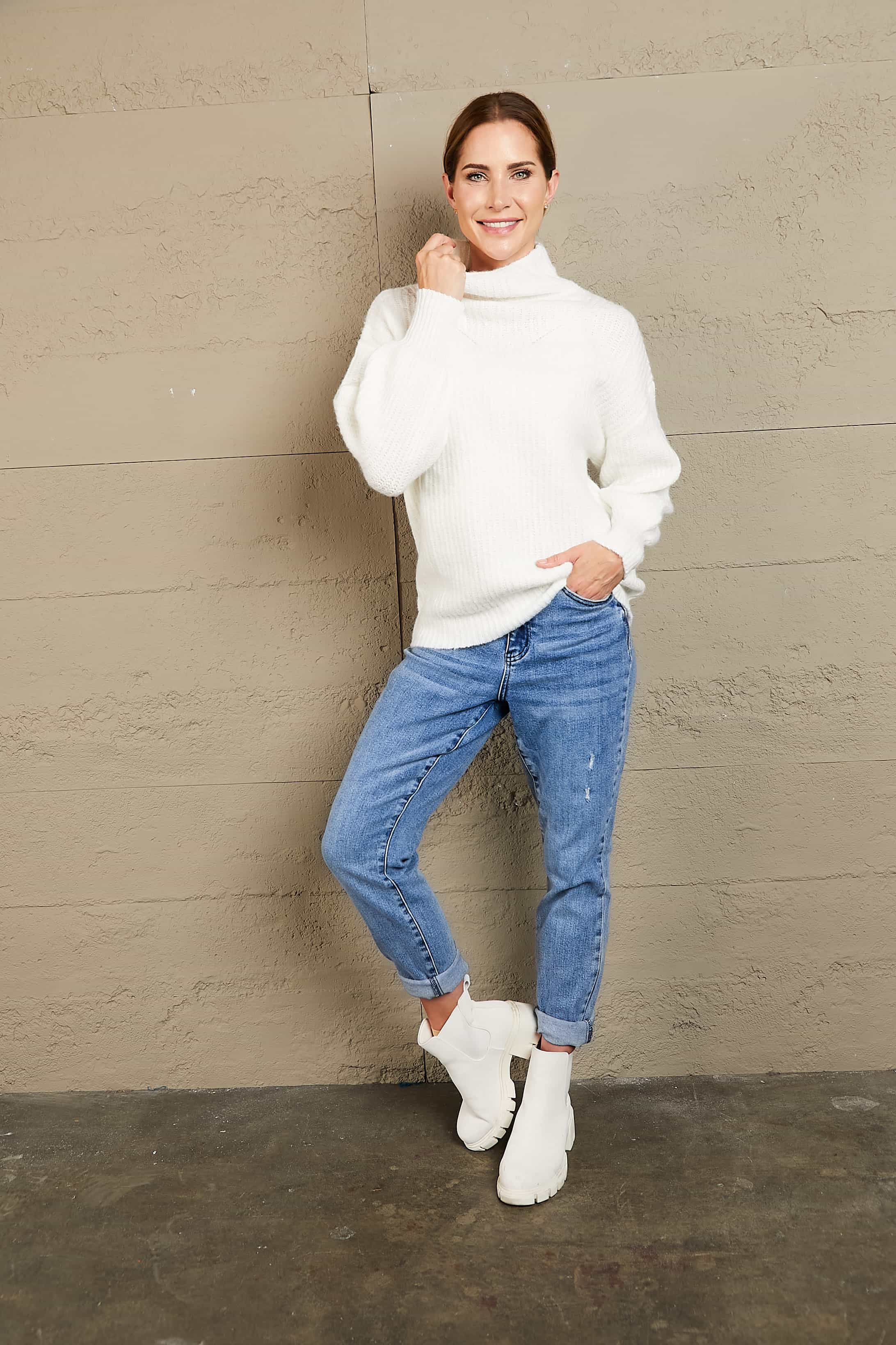 White ribbed knit turtleneck sweater with voluminous sleeves