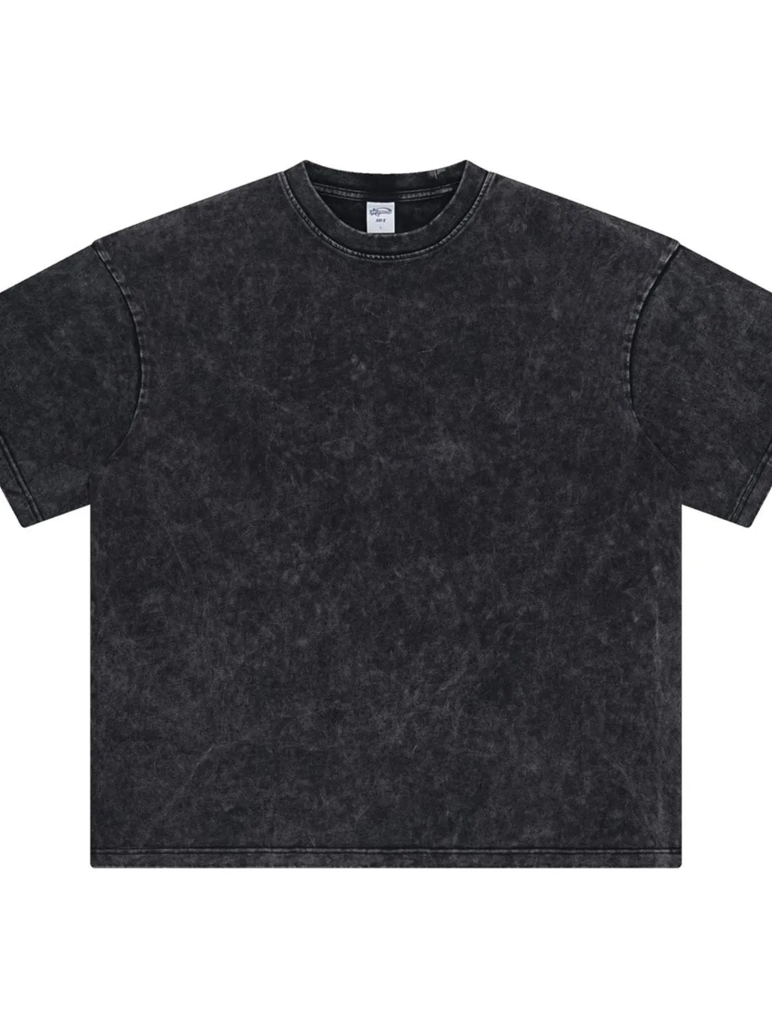 Acid wash oversized black t-shirt with crew neck and short sleeves.