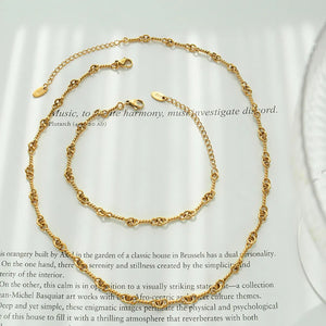 Gold twisted rope detail chain necklace with lobster clasp closure